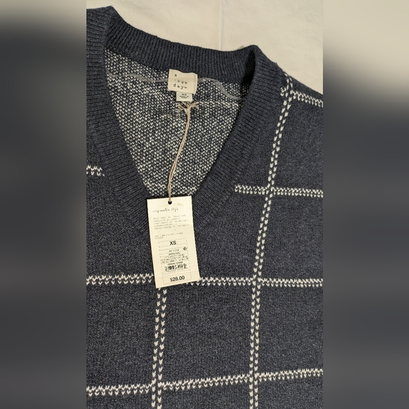 A New Day Blue Sweater Vest. - Picture 5 of 6